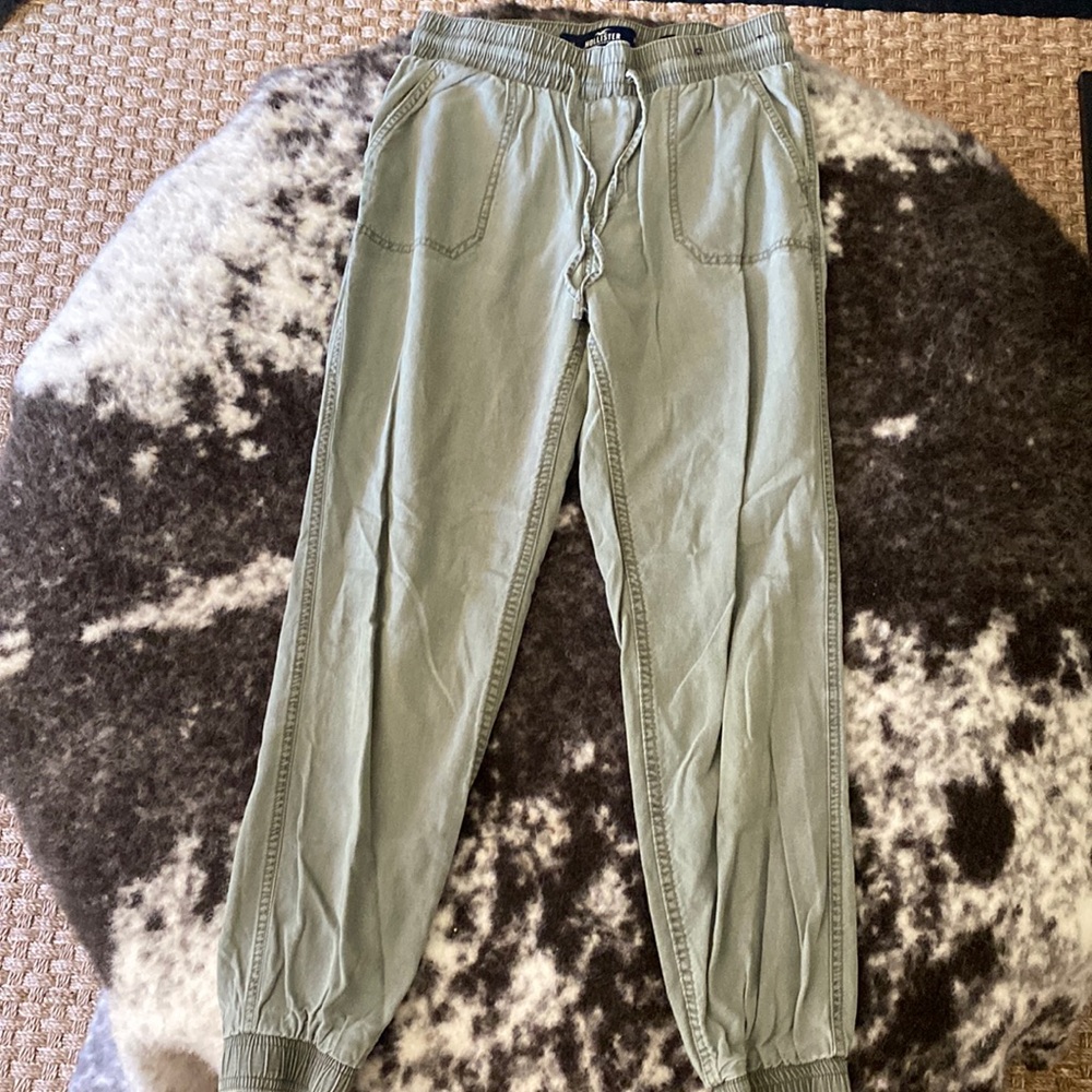 Hollister High-Rise Khaki Green Joggers